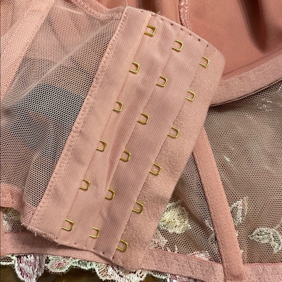 Victoria's Secret sexy Unlined Floral Embroidered corset size M - Picture 9 of 14